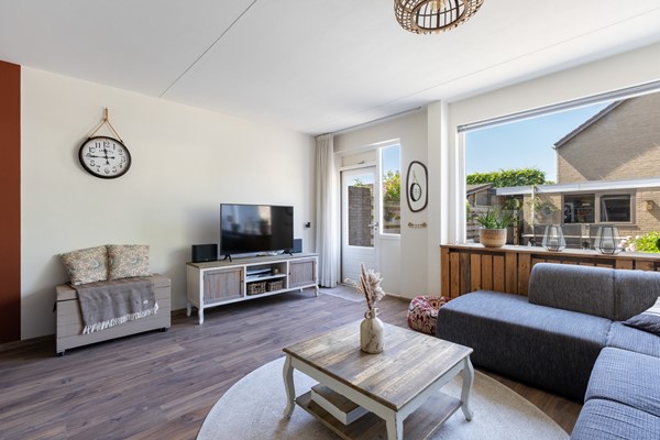 Foto - Te koop: Nette tussenwoning in het gezellige Klundert!